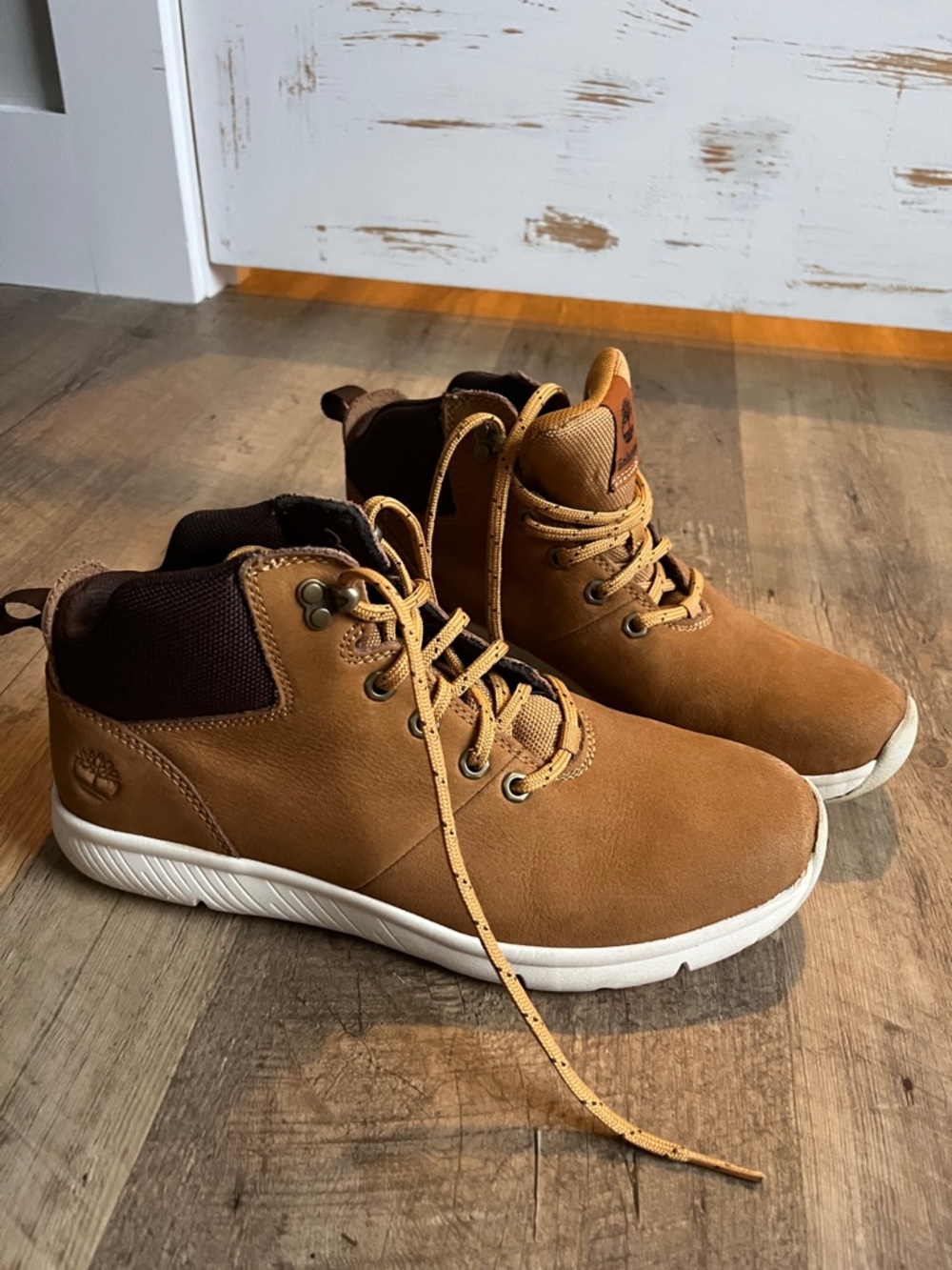 Timberland boys size 6 brown boots